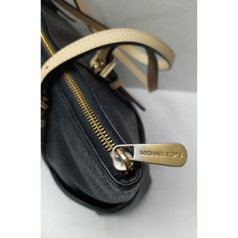 Michael Kors Jet Set Black Leather Double Handles Zipper Closure Tote Bag - Picture 14 of 16